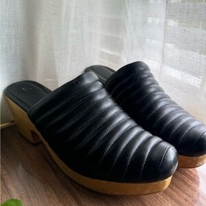 Beklina Black Ribbed Clogs Wooden Platform Heel Italian Leather Women’s SIZE 11